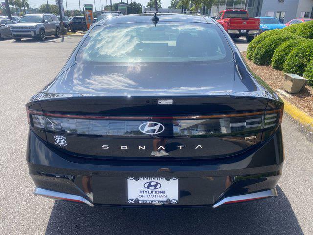2025 Hyundai Sonata Hybrid Limited photo 3