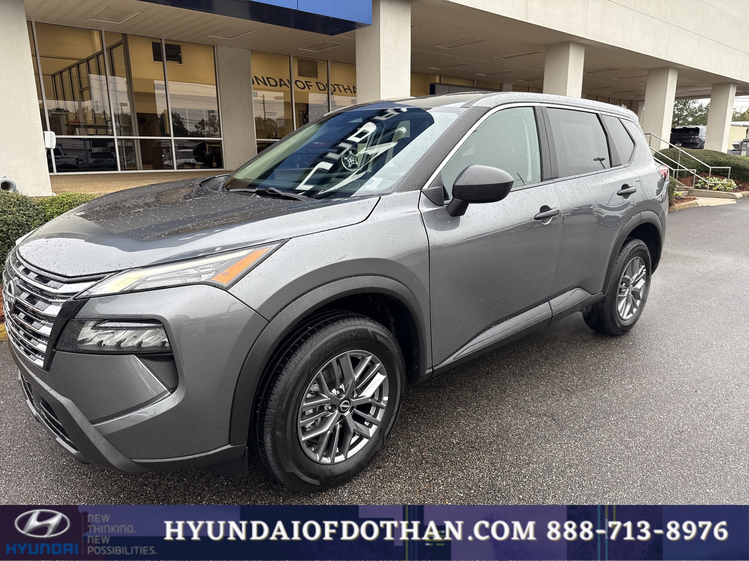 2024 Nissan Rogue S's photo