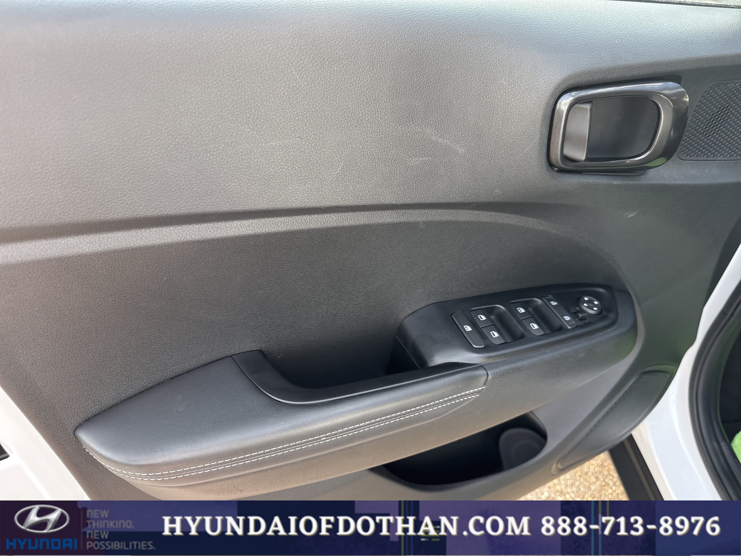 2022 Hyundai Venue Limited - Photo 8