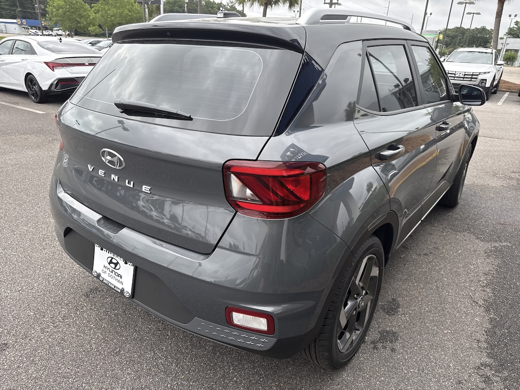 New 2026 Hyundai Venue SEL w/Two-Tone Roof SUV