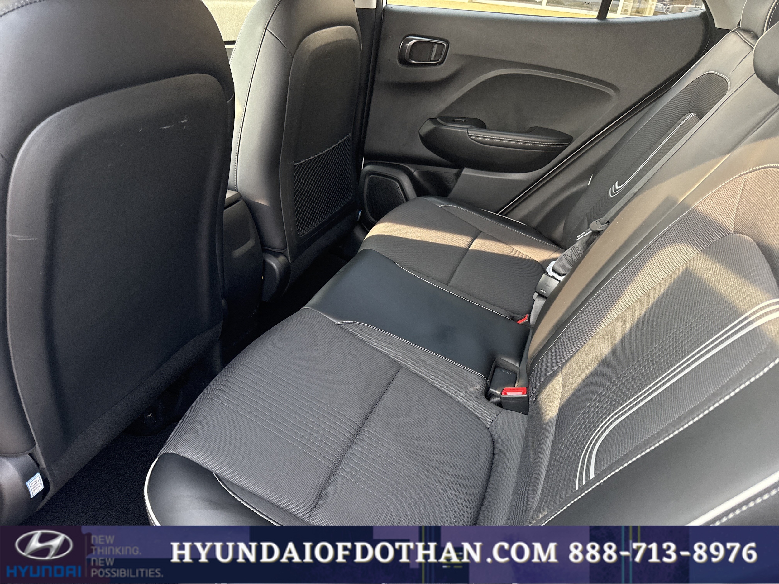2022 Hyundai Venue Limited - Photo 13