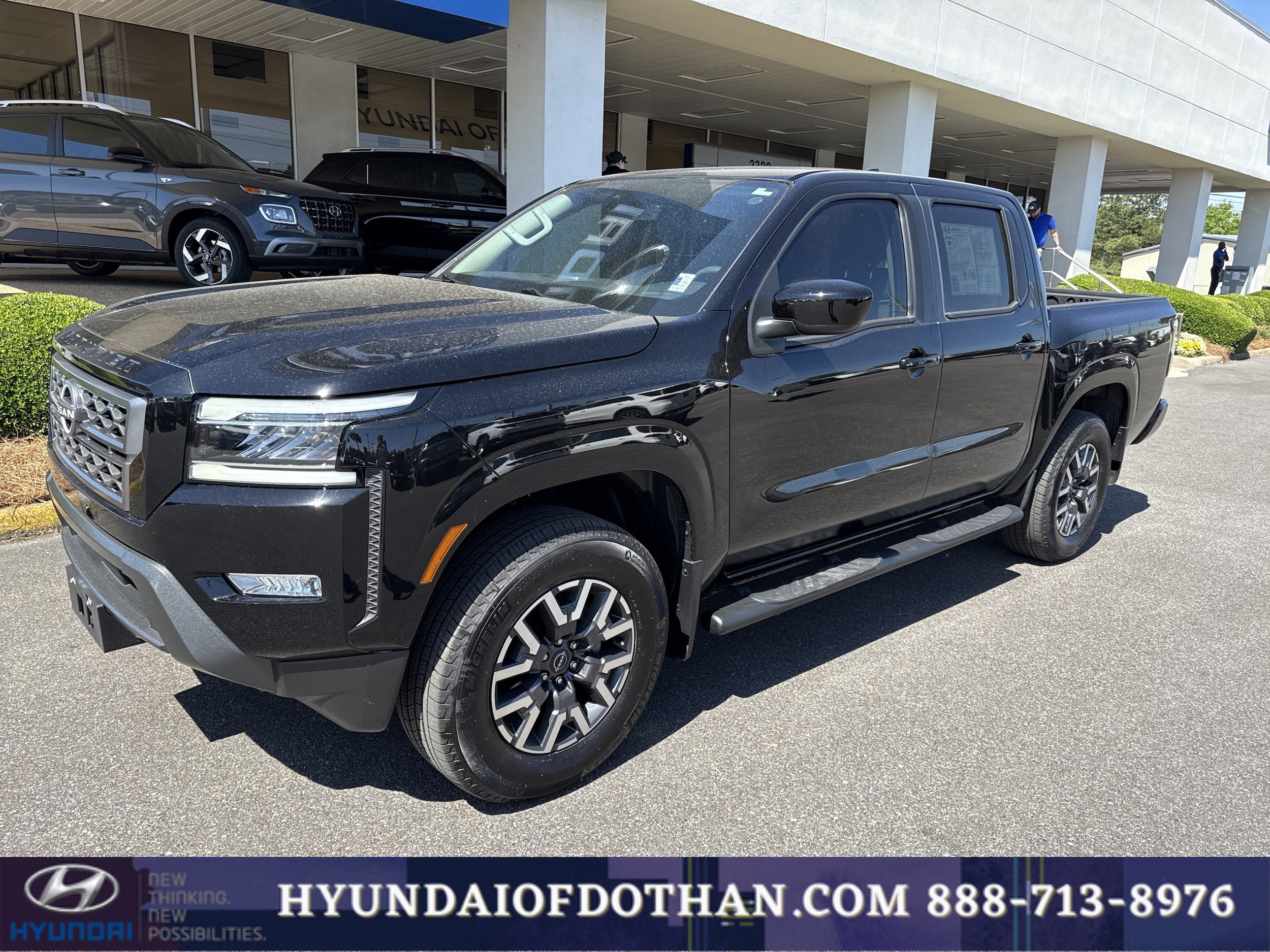 2024 Nissan Frontier SL Crew Cab 4X4's photo