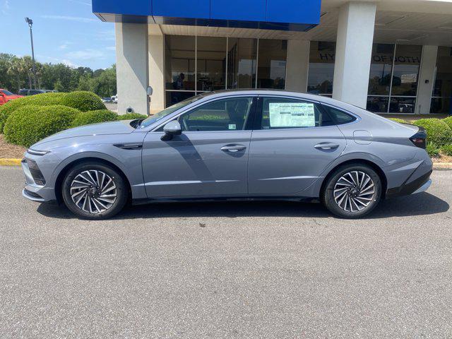 2025 Hyundai Sonata Hybrid Limited photo 2