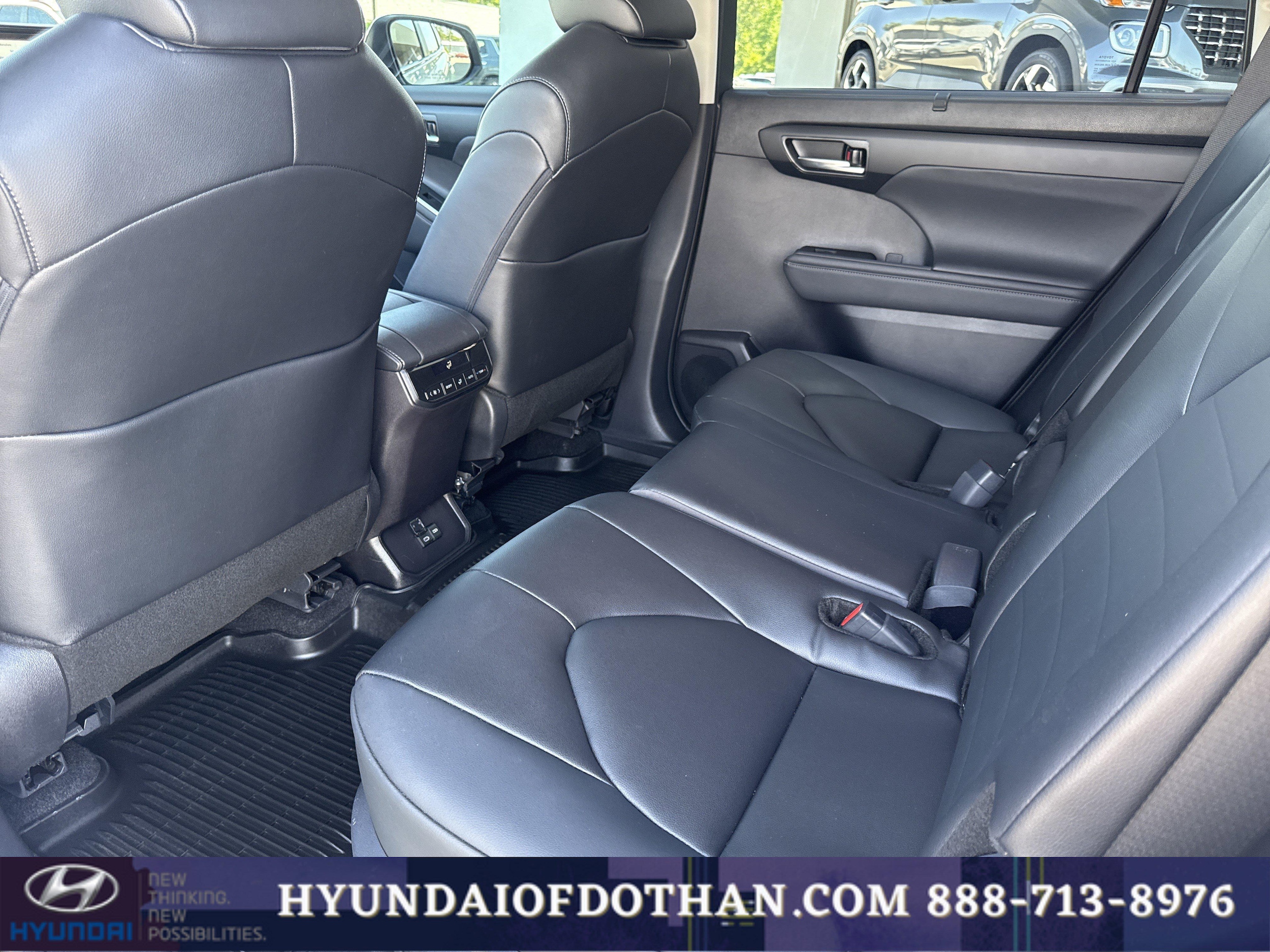 2026 Toyota Highlander XLE - Photo 12