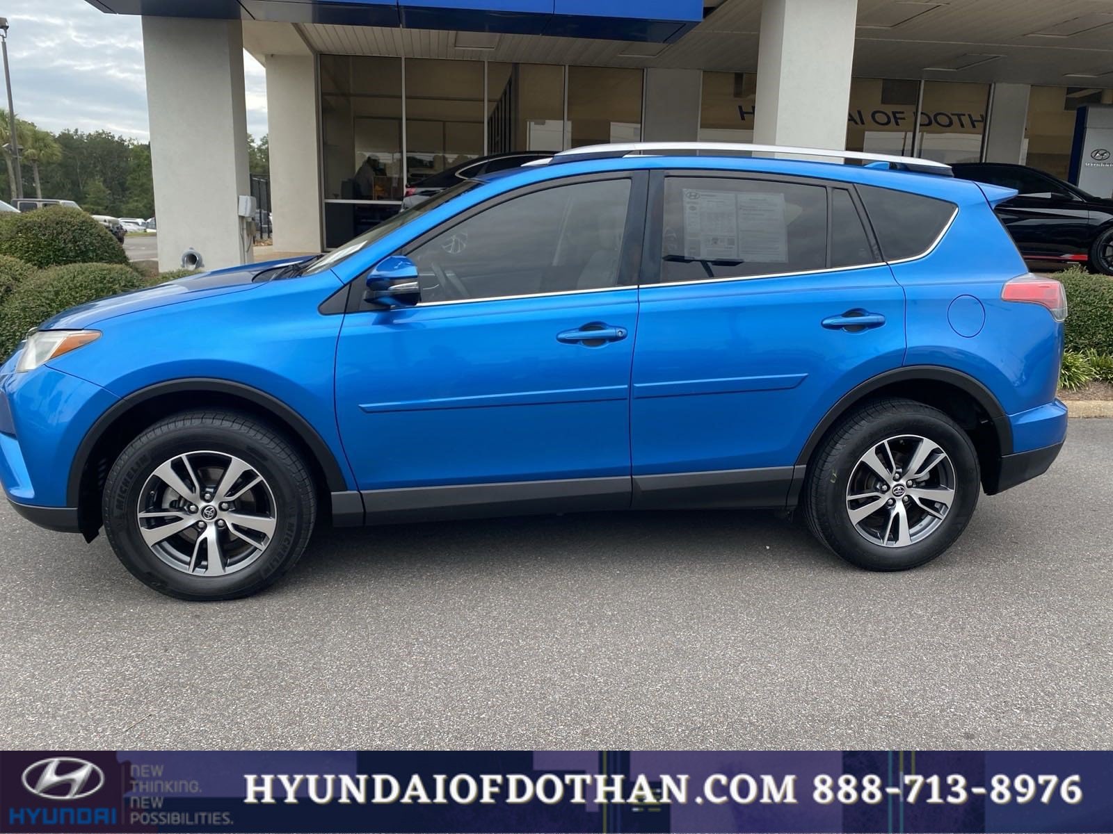 Used 2018 Toyota RAV4 XLE with VIN JTMWFREV4JJ210307 for sale in Dothan, AL