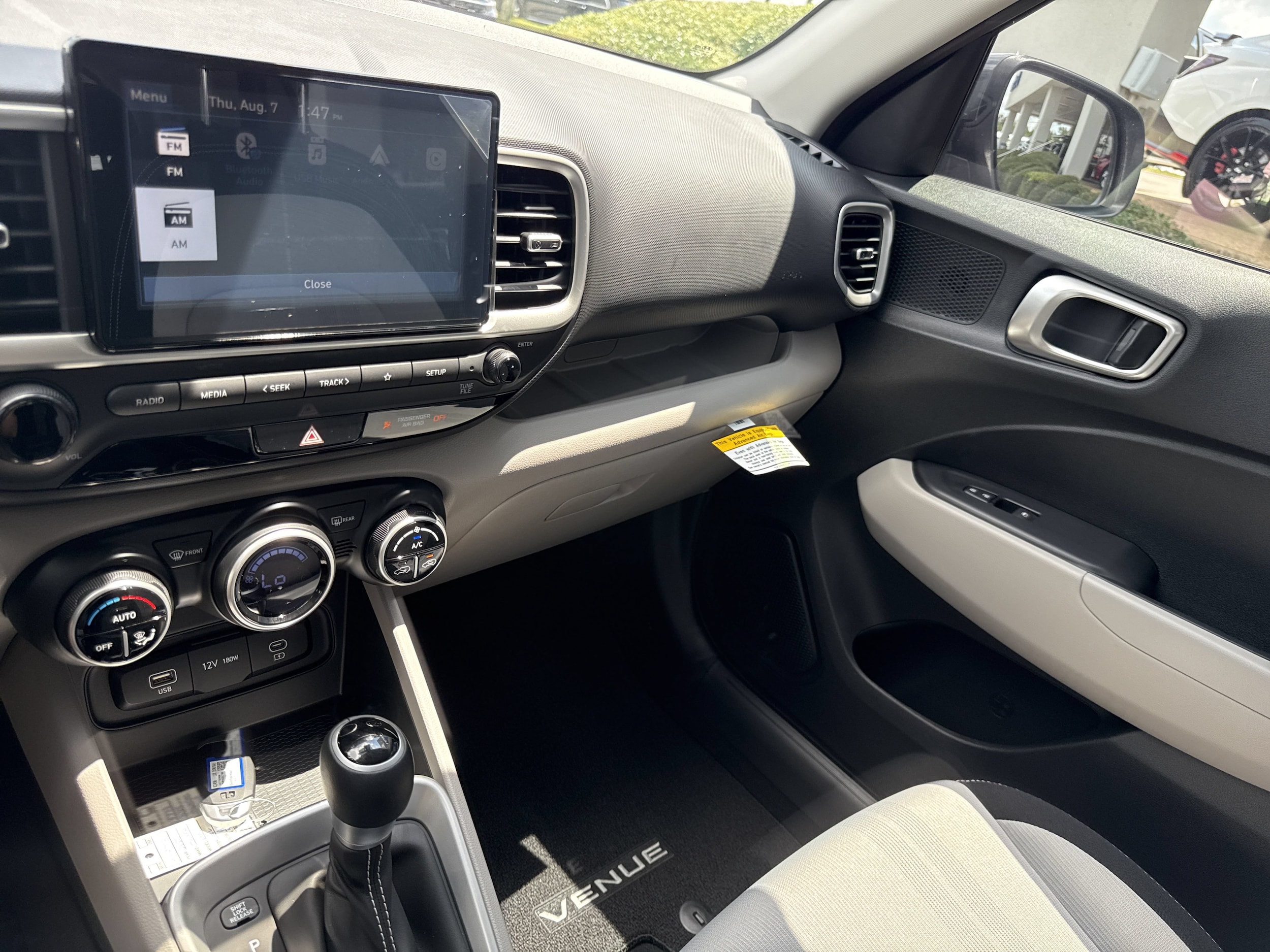2025 Hyundai Venue SEL - Photo 10