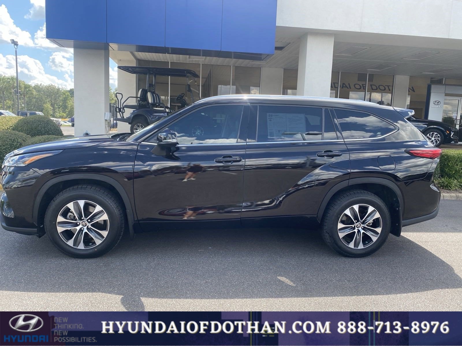 Used 2021 Toyota Highlander XLE with VIN 5TDGZRBH4MS152684 for sale in Dothan, AL