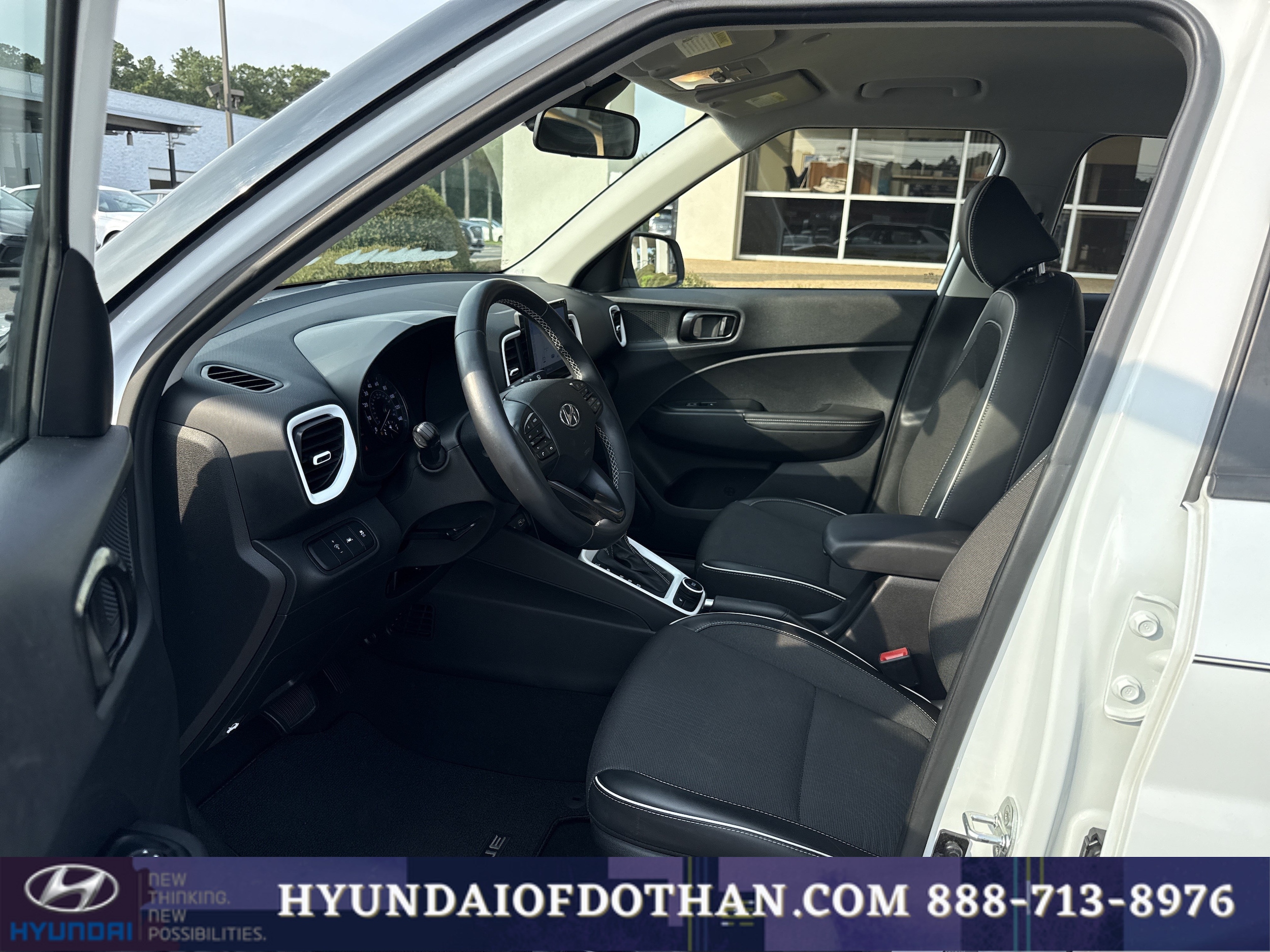 2022 Hyundai Venue Limited - Photo 12