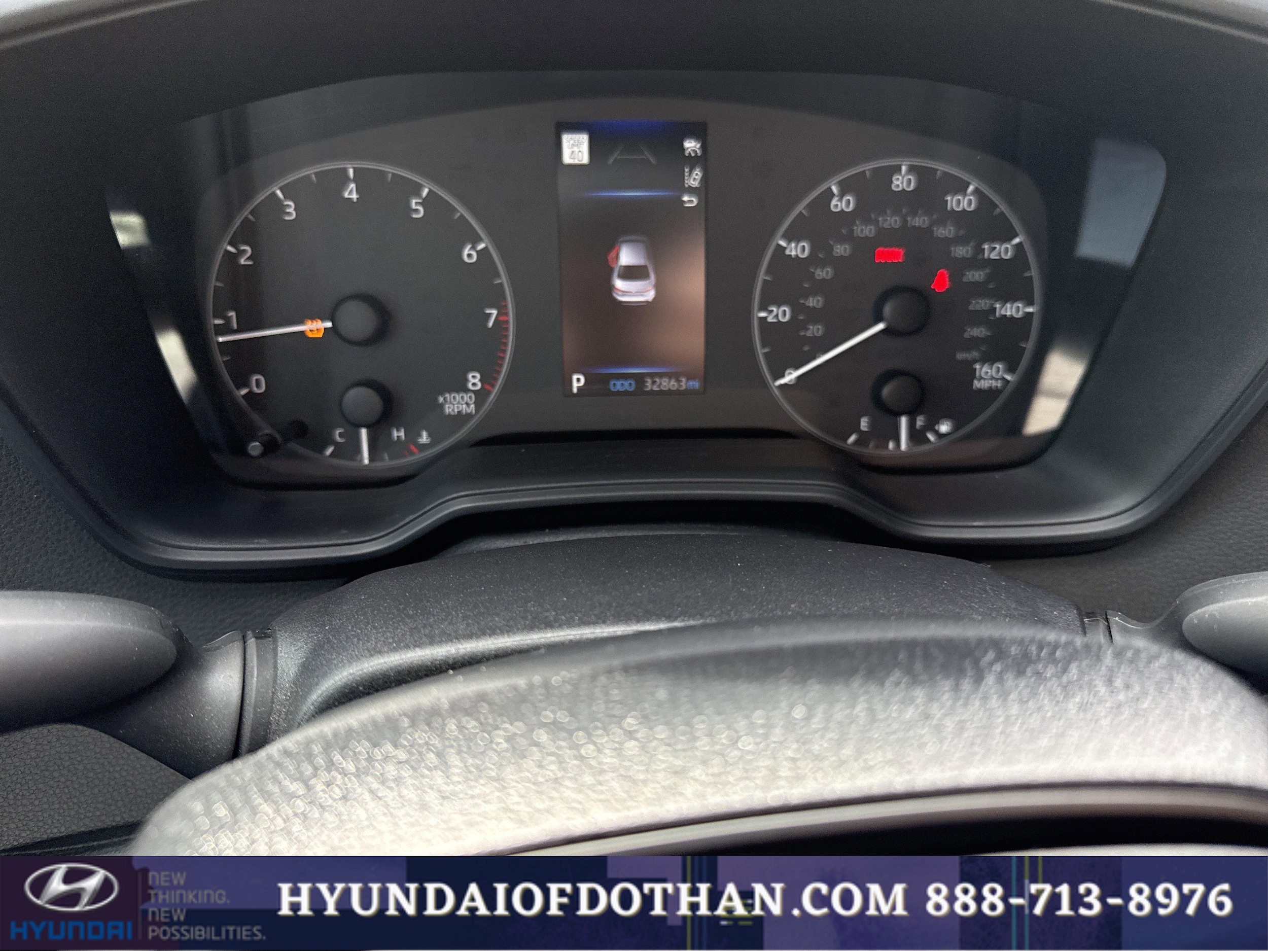 2025 Toyota Corolla LE - Photo 8