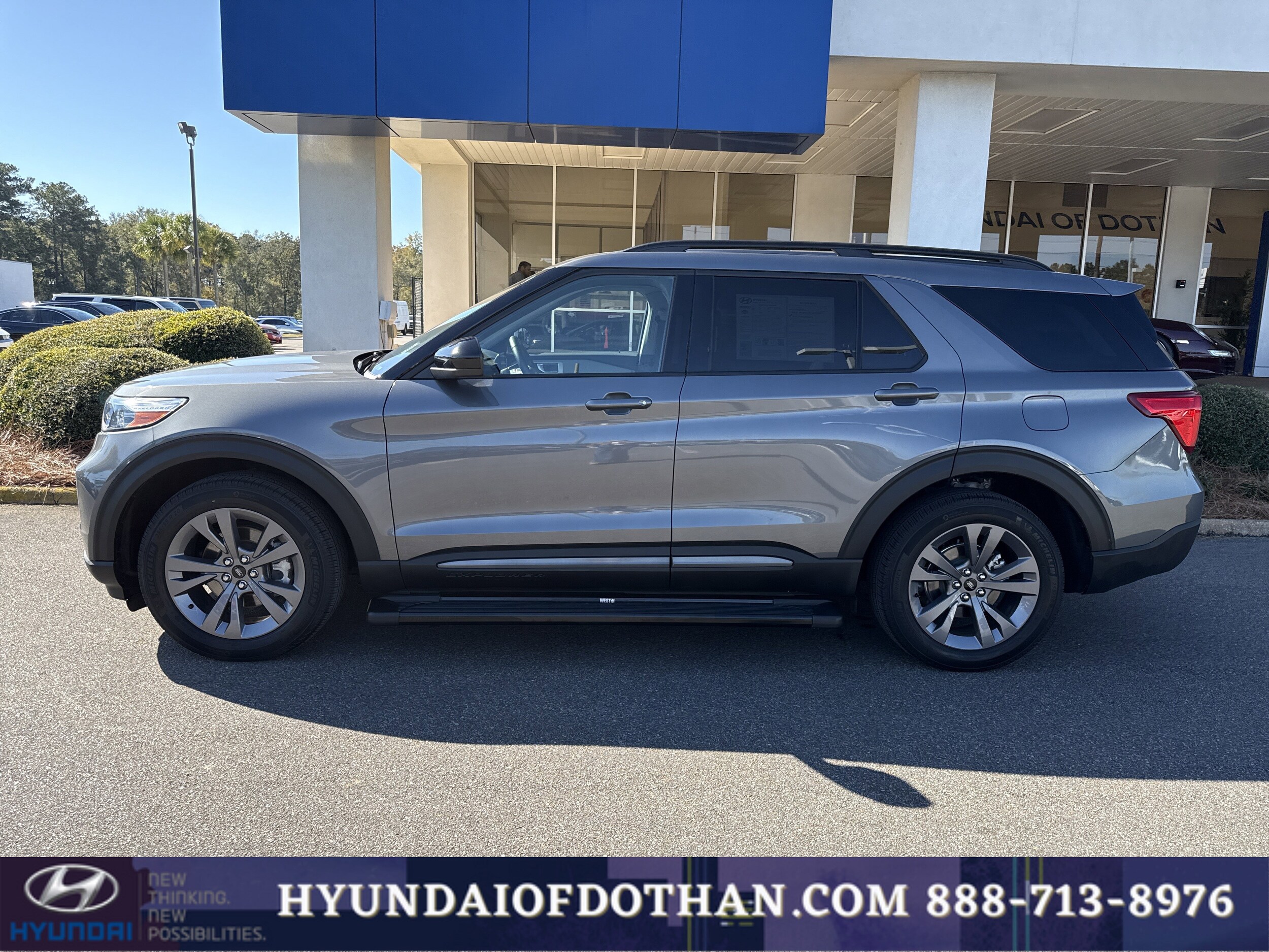 2023 Ford Explorer XLT photo 2