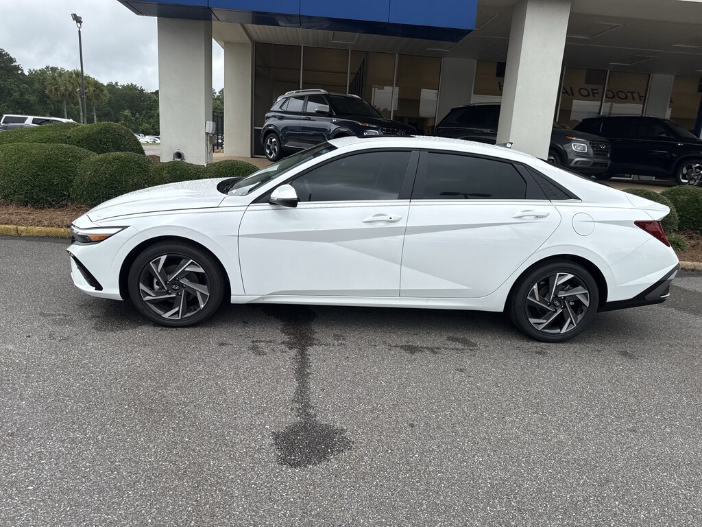 New 2026 Hyundai Elantra Limited Sedan