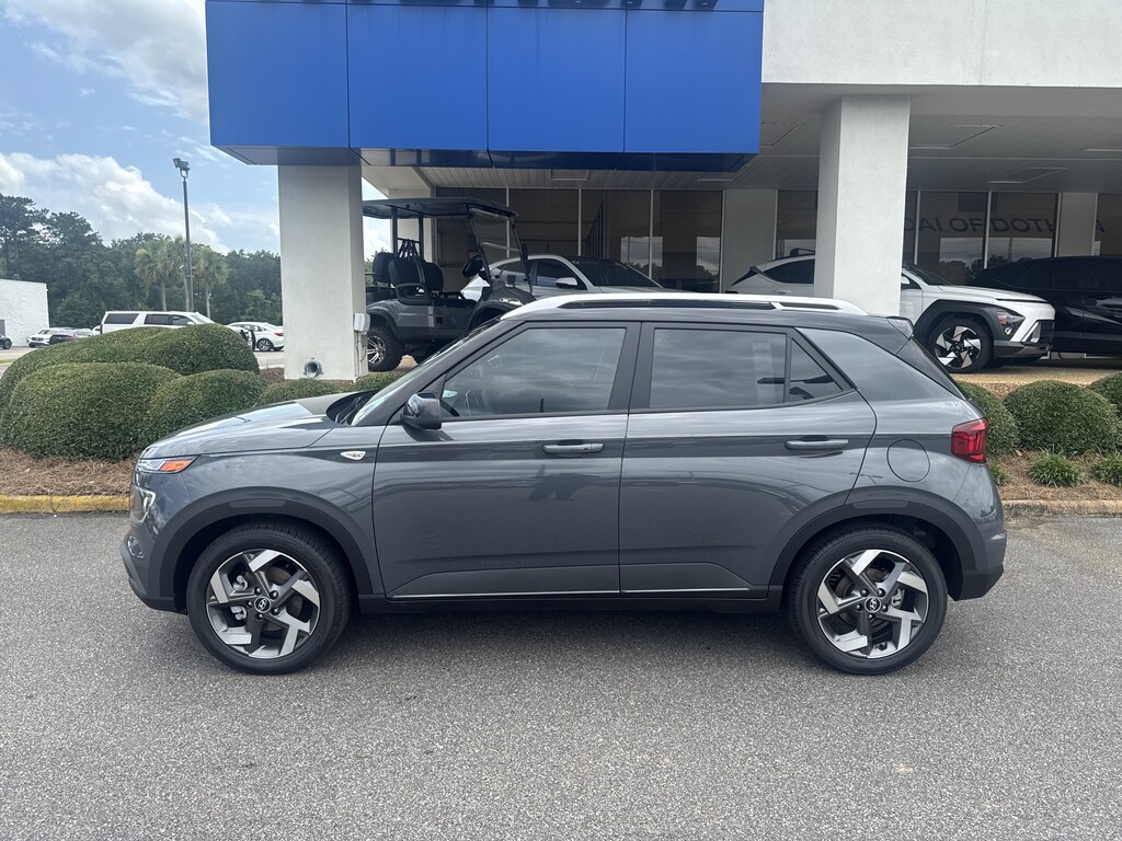 New 2026 Hyundai Venue SEL w/Two-Tone Roof SUV
