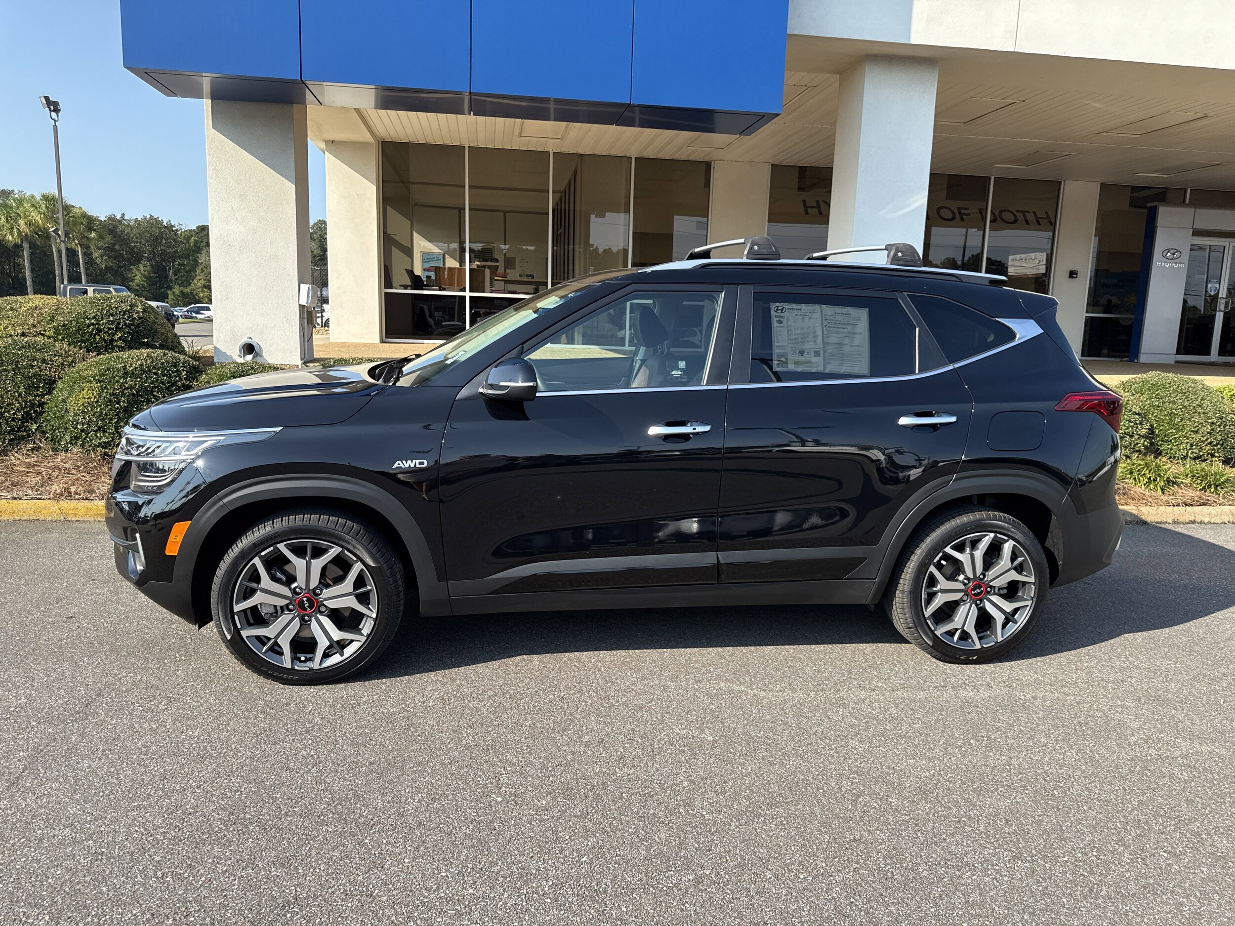 2023 Kia Seltos SX photo 2