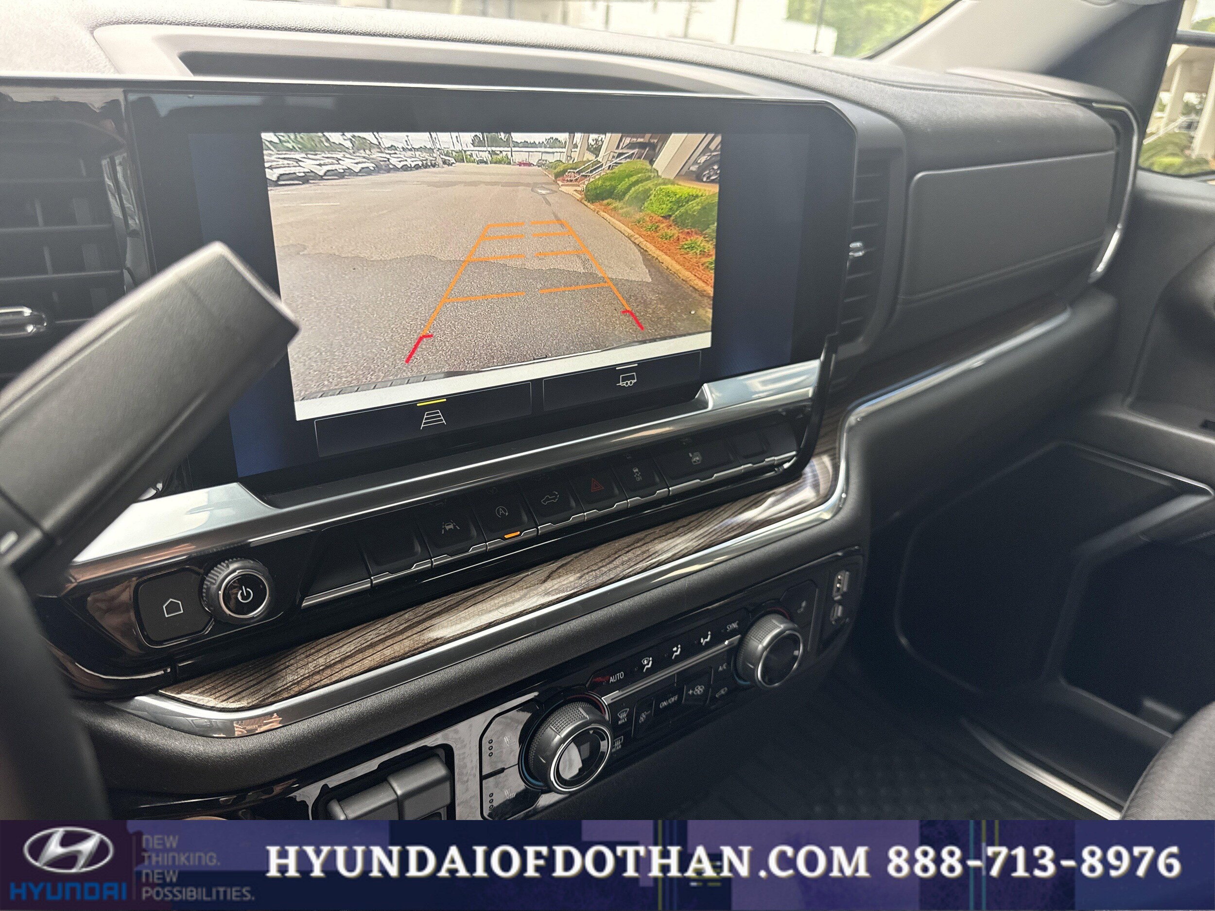 2025 Chevrolet Silverado 1500 LT - Photo 9