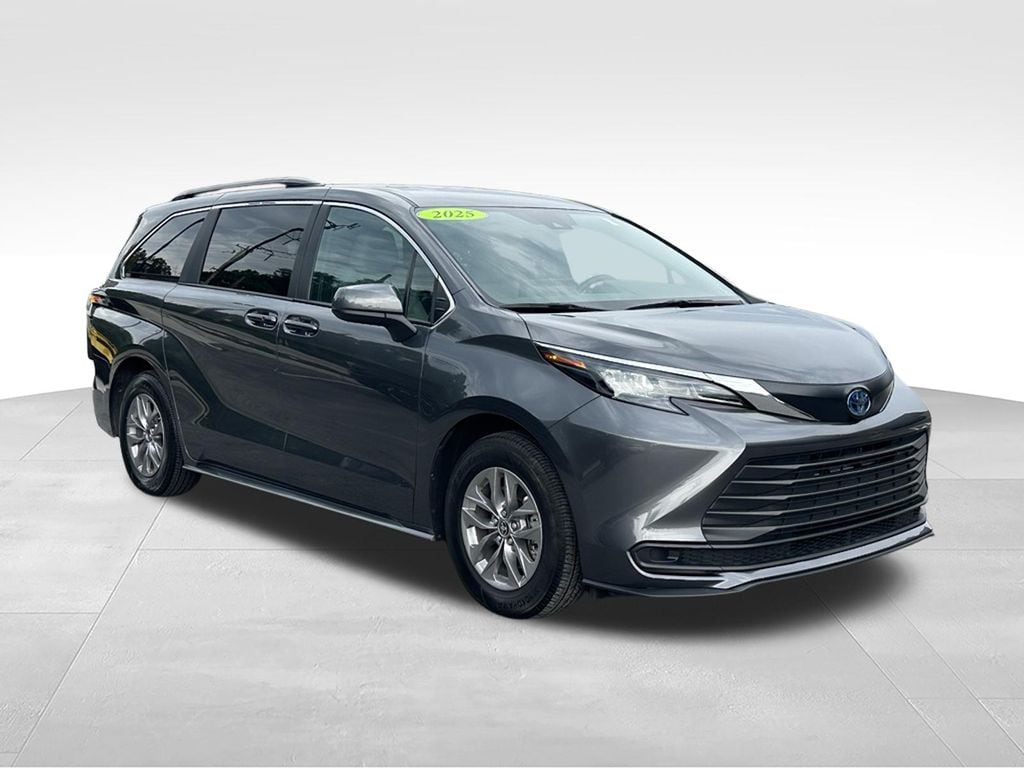 Used 2025 Toyota Sienna LE 8 Passenger Van Passenger Van