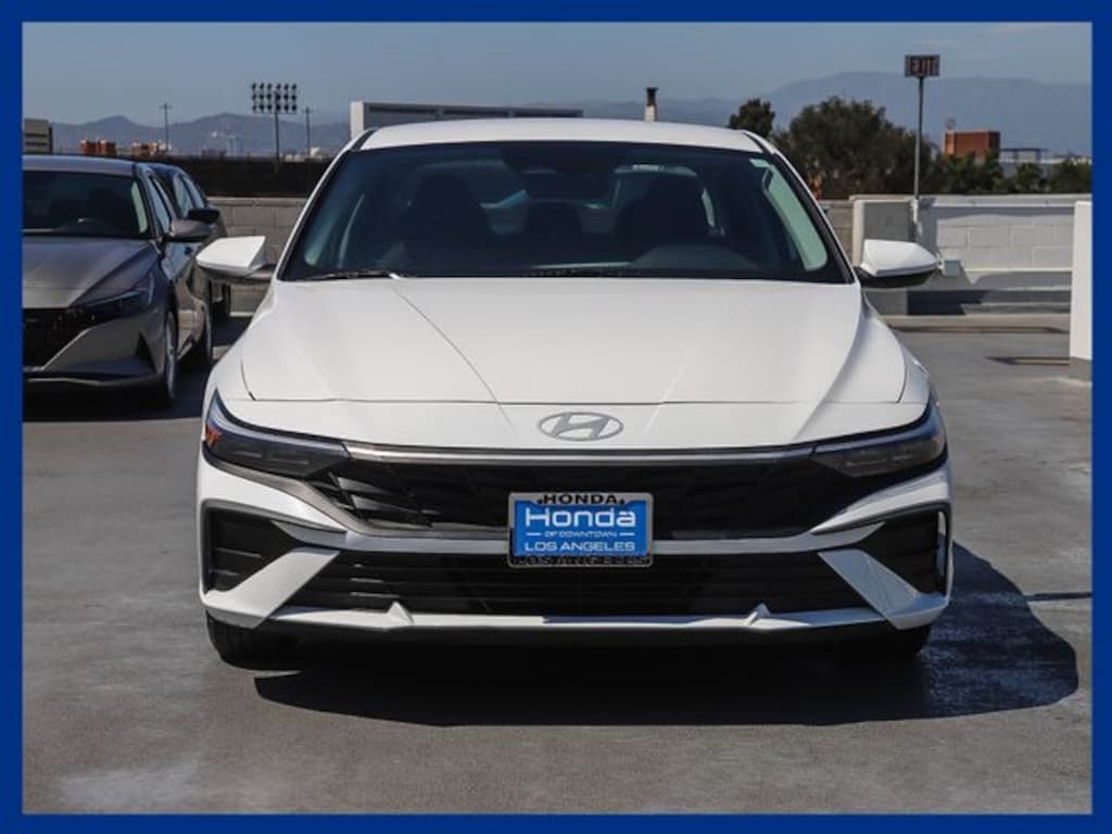 Used 2024 Hyundai Elantra SE Sedan