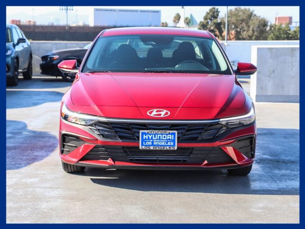 Used 2025 Hyundai Elantra SE Sedan