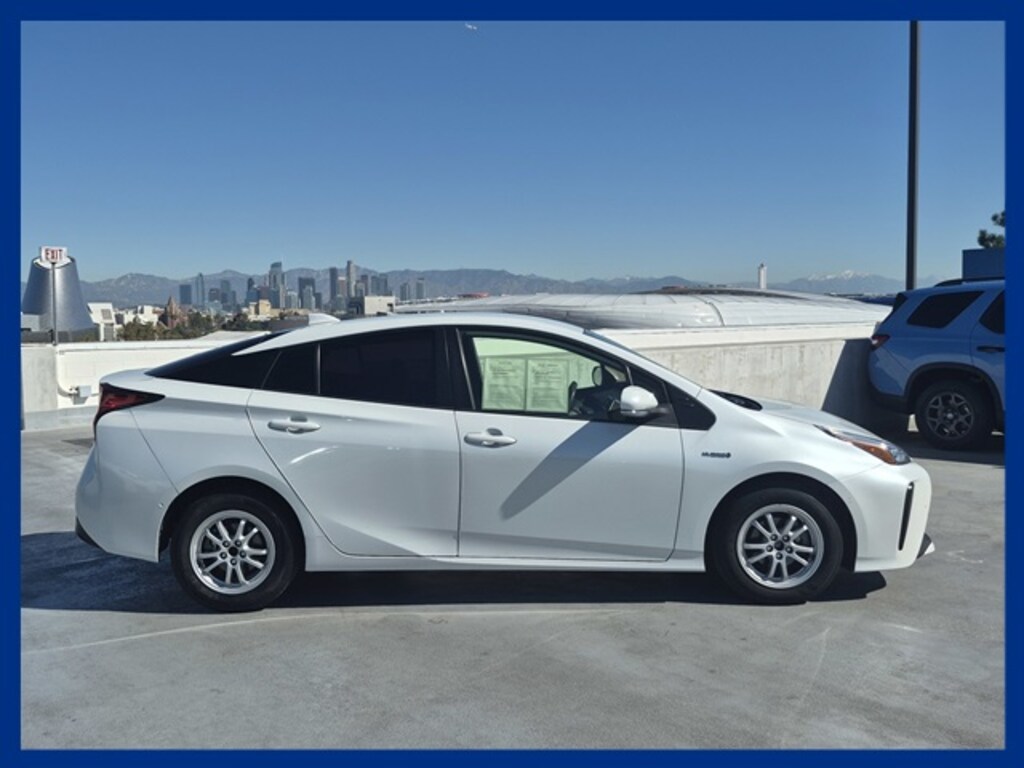 Used 2021 Toyota Prius LE Hatchback