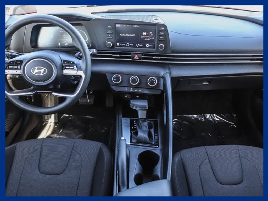 Used 2025 Hyundai Elantra SE Sedan