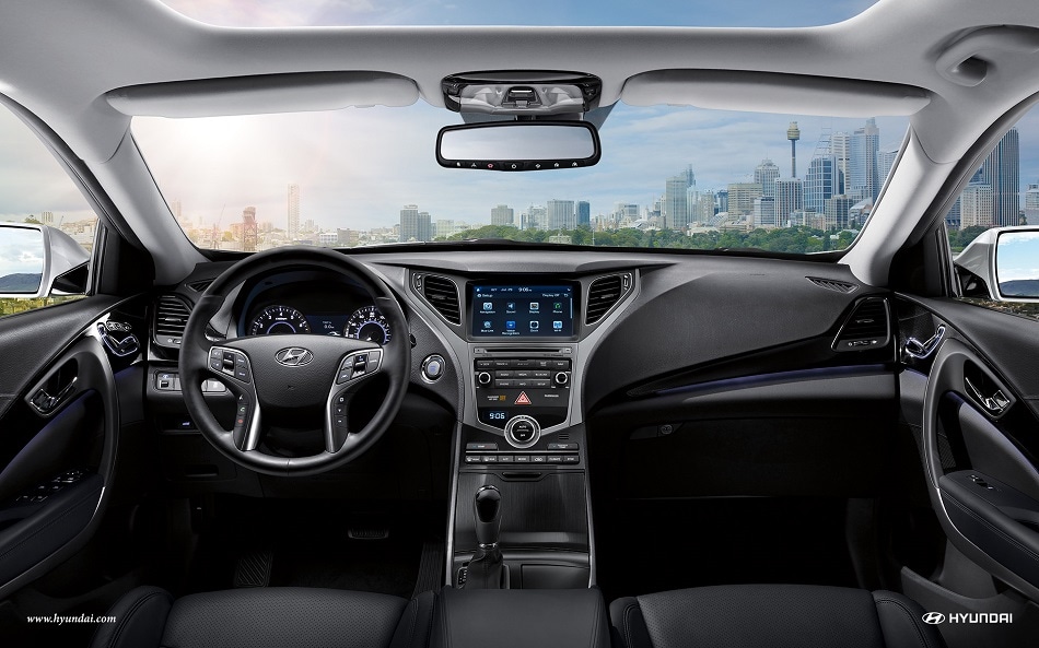 front interior of the Hyundai Azera