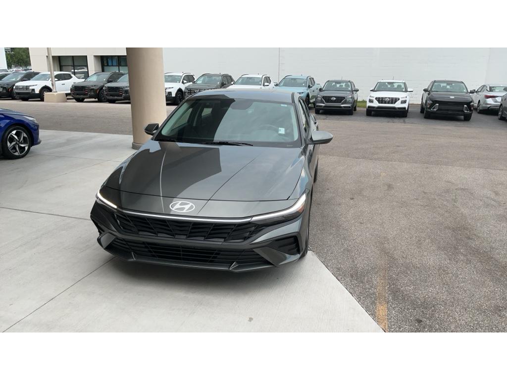 2025 Hyundai Elantra SE
