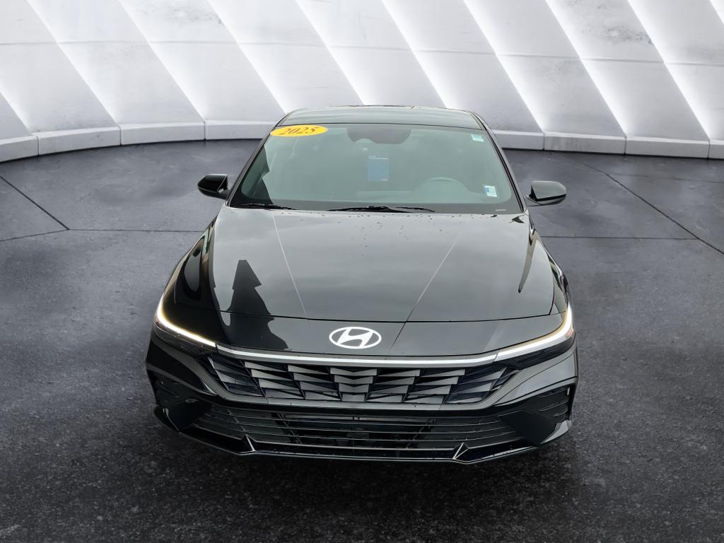 2025 Hyundai Elantra SEL Sport photo 2