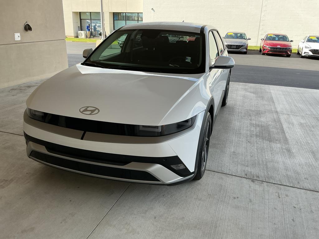 2026 Hyundai IONIQ 5 SE's photo