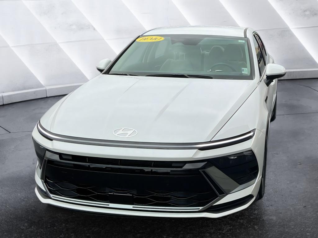 2025 Hyundai Sonata SE's photo