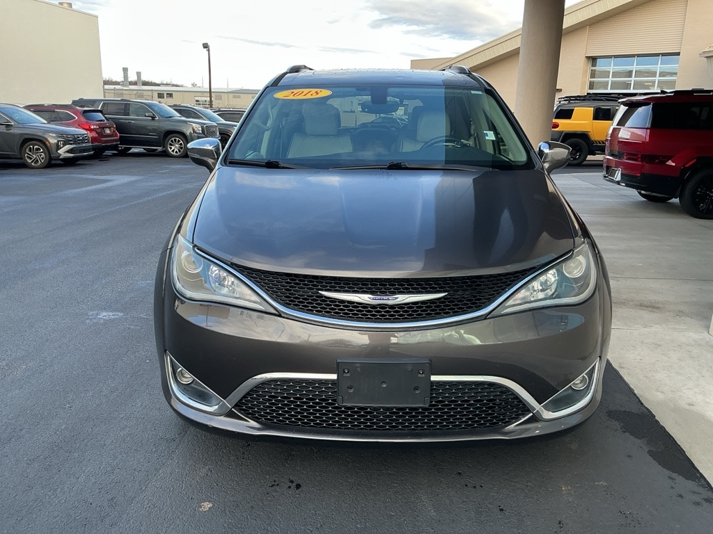 2018 Chrysler Pacifica Limited's photo