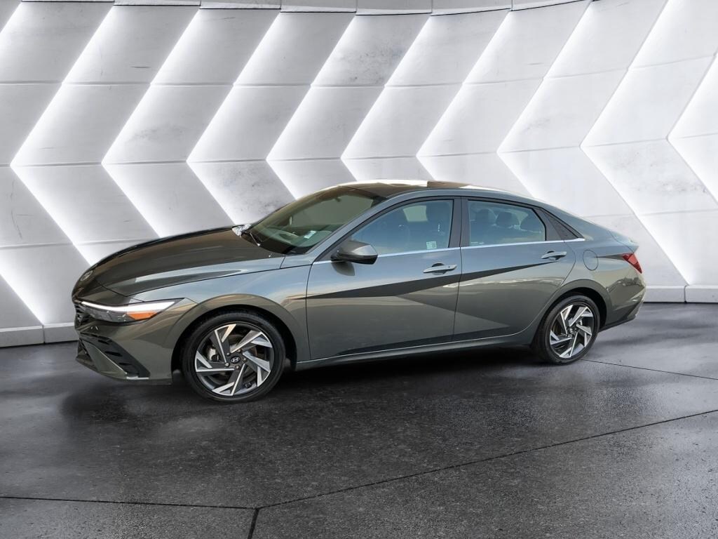 Used 2025 Hyundai Elantra SEL Convenience Sedan
