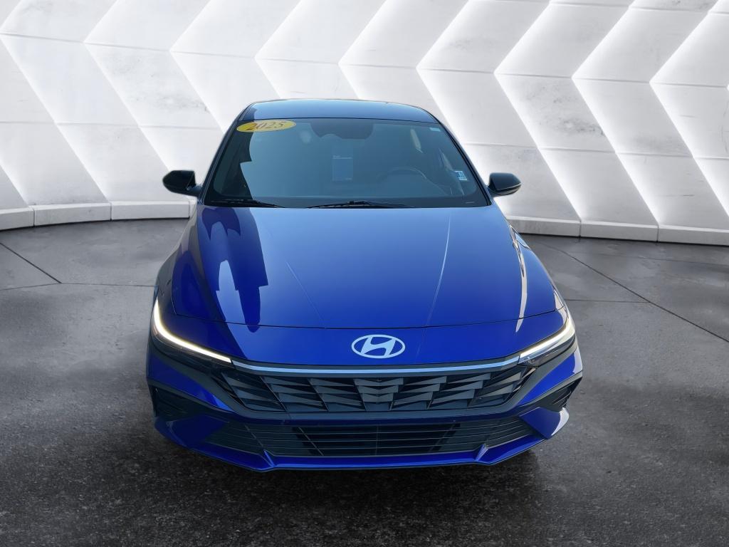 2025 Hyundai Elantra SEL Sport photo 2