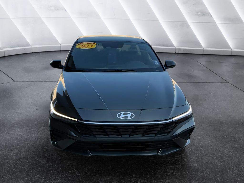 2025 Hyundai Elantra SEL Sport photo 2