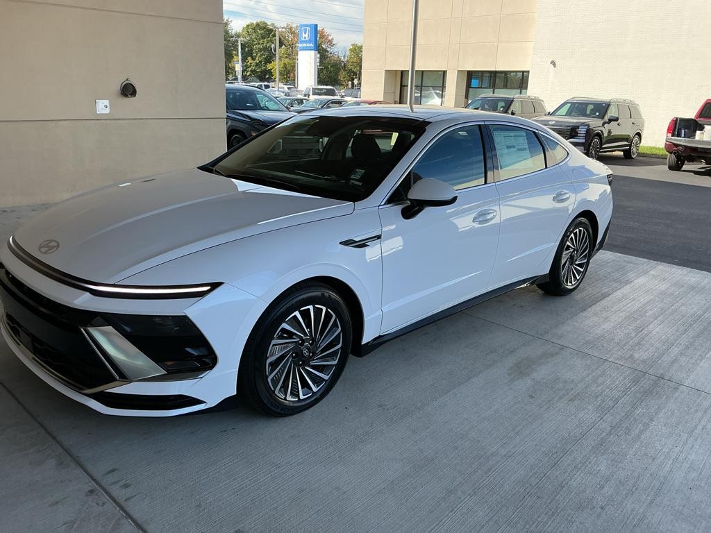 New 2026 Hyundai Sonata Hybrid SEL Sedan