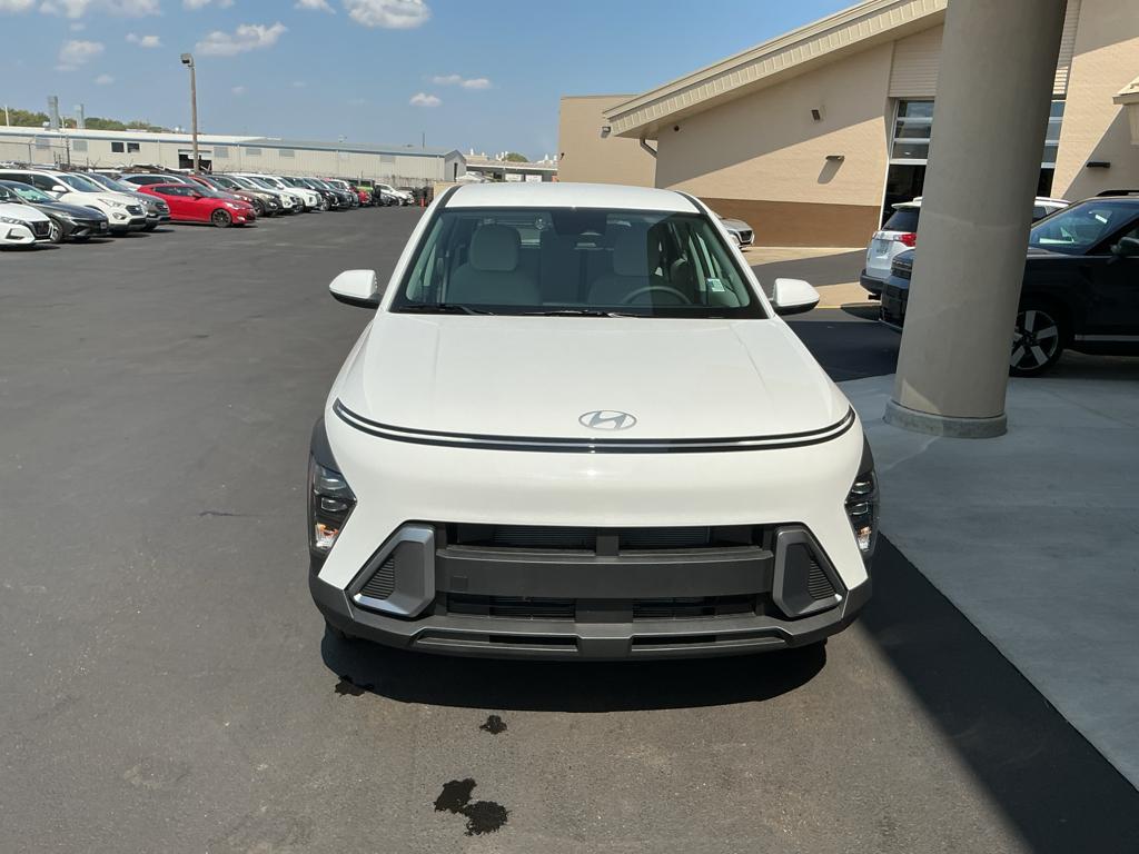 2026 Hyundai Kona SE photo 2