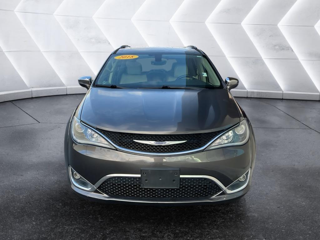 2018 Chrysler Pacifica Limited's photo
