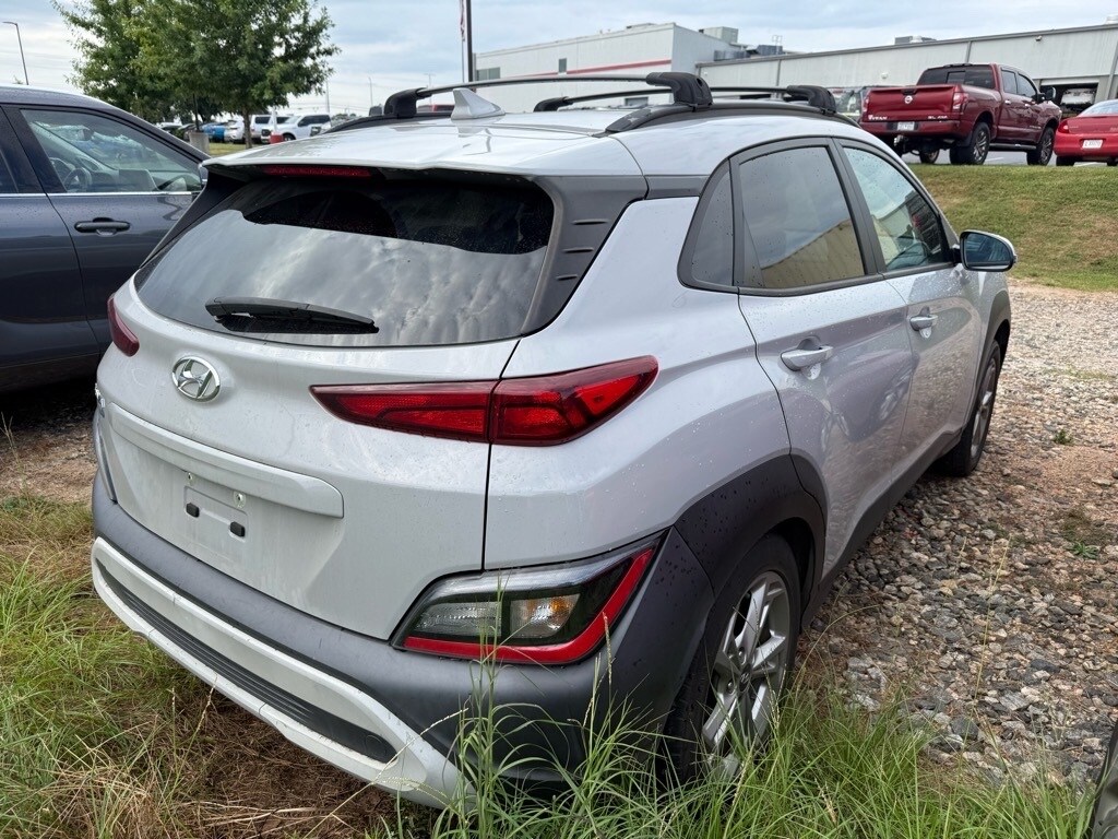 2022 Hyundai Kona SEL photo 2