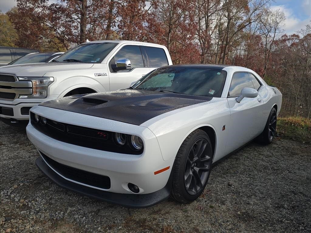 2022 Dodge Challenger R/T Scat Pack photo 2