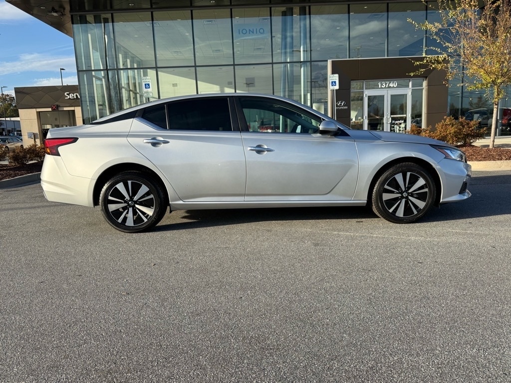 Used 2022 Nissan Altima 2.5 SV Sedan