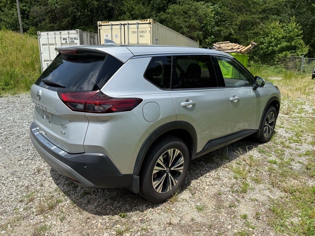 2021 Nissan Rogue SV photo 3