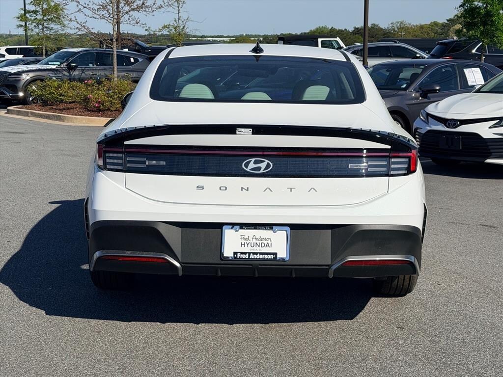 New 2026 Hyundai Sonata SE Sedan