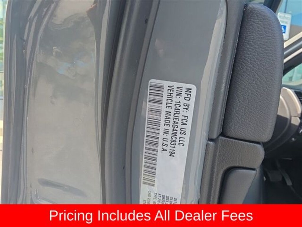 Used 2021 Jeep Grand Cherokee Laredo SUV