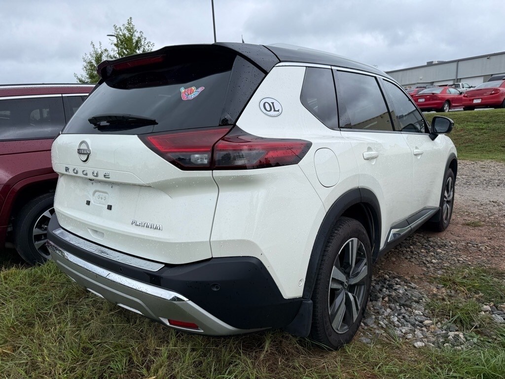 2022 Nissan Rogue Platinum photo 3