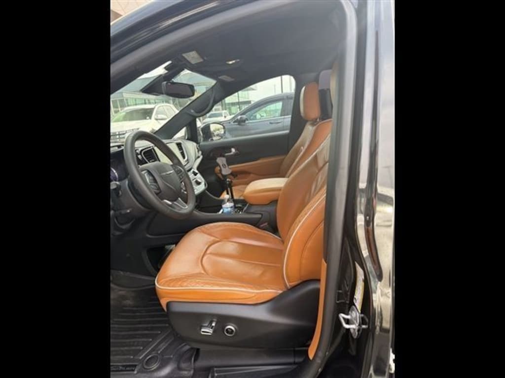 Used 2022 Chrysler Pacifica Hybrid Pinnacle Minivan/Van