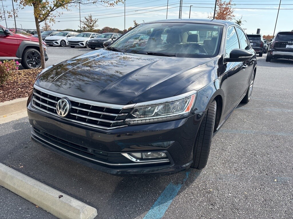 Used 2018 Volkswagen Passat 2.0T SE w/Technology Sedan