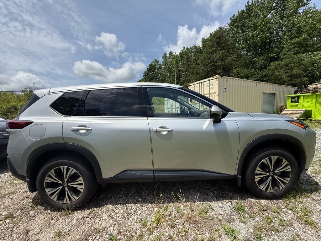 2021 Nissan Rogue SV photo 2