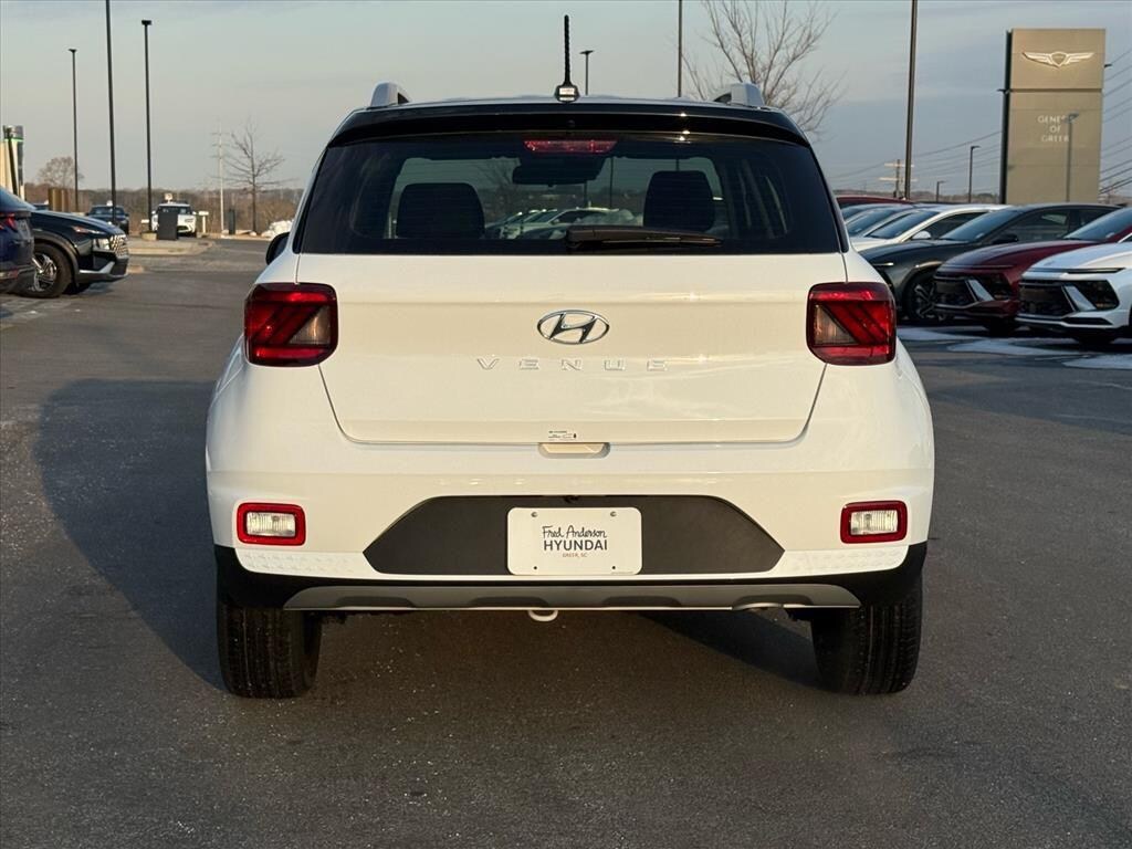 Used 2026 Hyundai Venue SEL w/Two-Tone Roof SUV