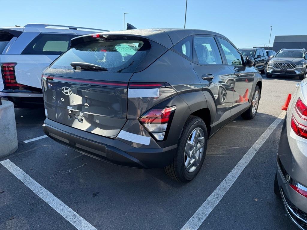 2026 Hyundai Kona SE photo 2