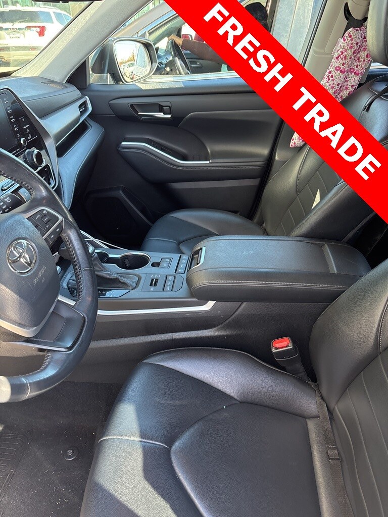 2022 Toyota Highlander XLE photo 3