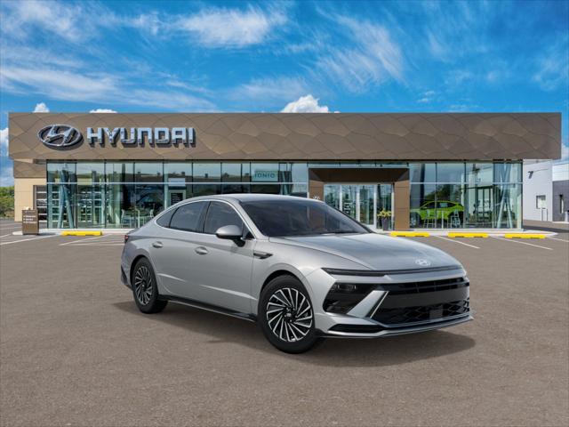 2025 Hyundai Sonata Hybrid SEL photo 2