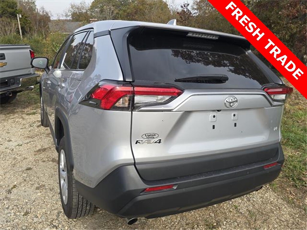 2024 Toyota RAV4 LE photo 3